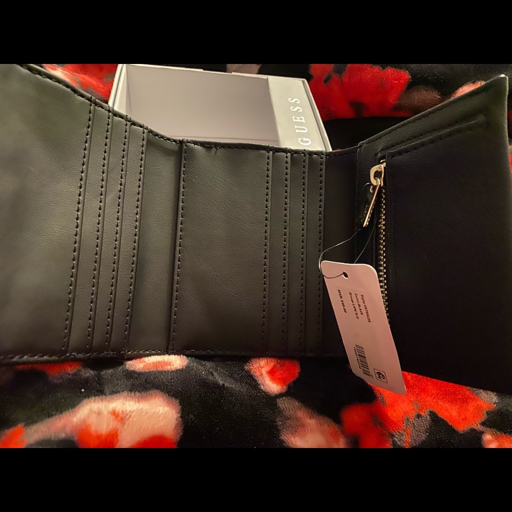 GUESS WALLET